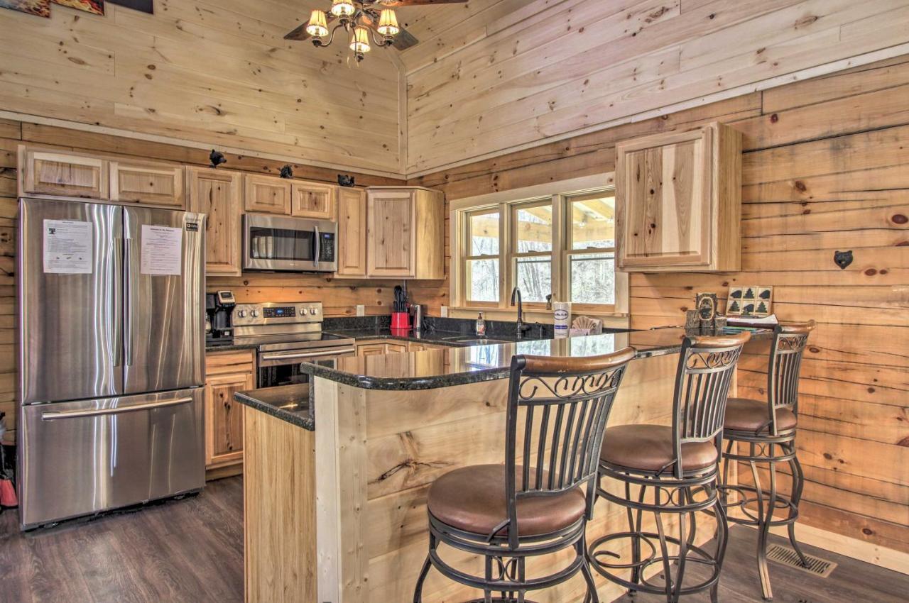The Phoenix Cabin With Hot Tub In Gatlinburg! Esterno foto