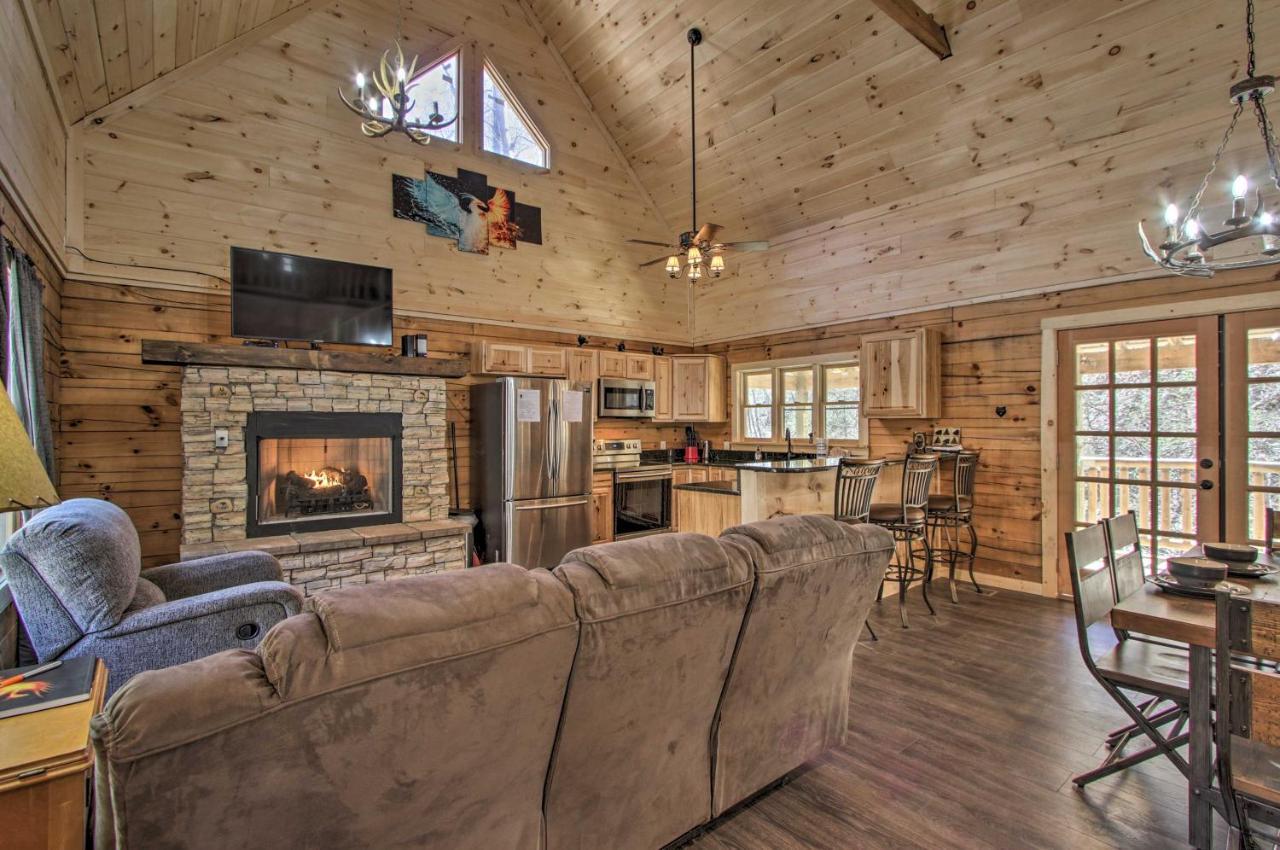 The Phoenix Cabin With Hot Tub In Gatlinburg! Esterno foto